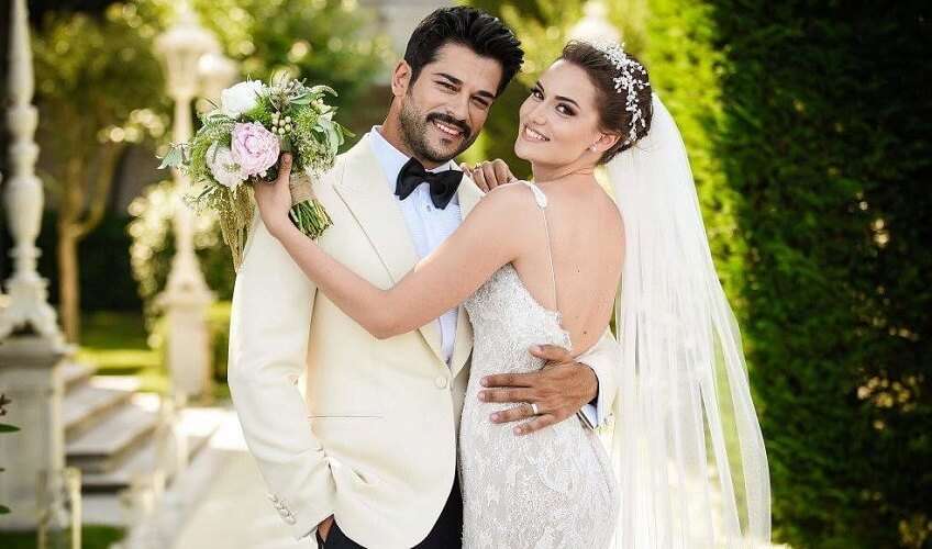 Бурак Озчивит женился